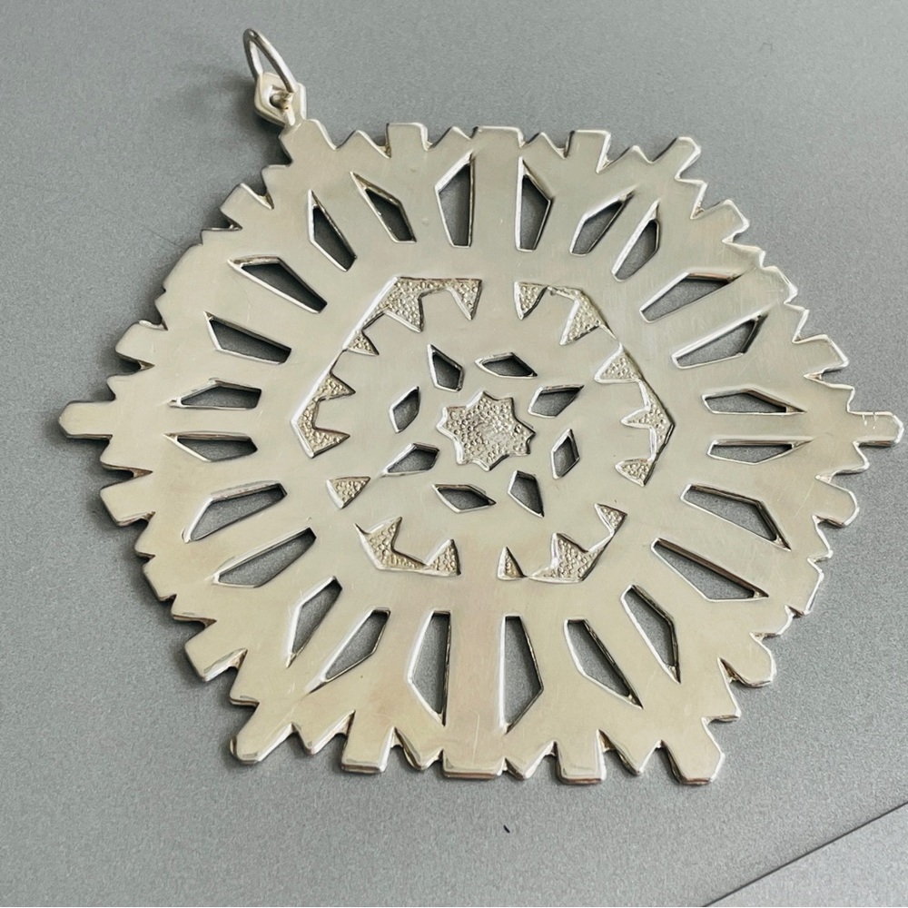 1972 MMA Metropolitan Museum Art SNOWFLAKE Tree ORNAMENT PENDANT STERLIN… - Picture 2 of 6